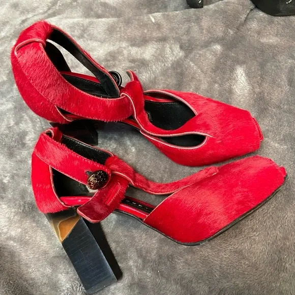 Red Heels! - Picture 1 of 3